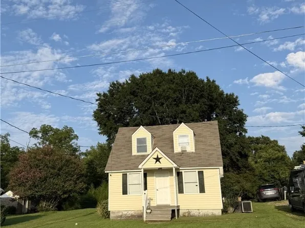 206 Germantown Rd, Farmville, VA 23901