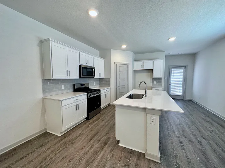 325 Wilshire Rd — Photo 15