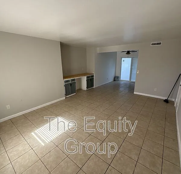 1323 S Court St — Photo 2
