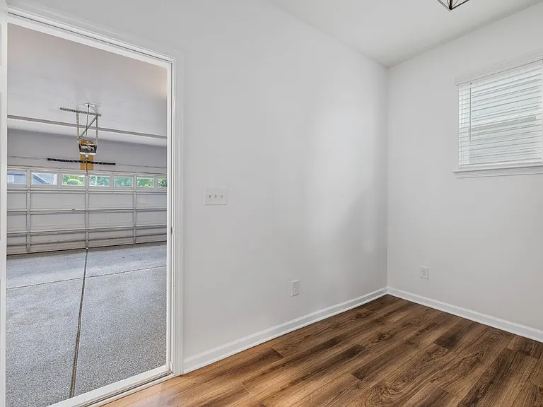 1069 Pennington Dr — Photo 20