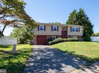 2 Evergreen Dr, Newark, DE 19702