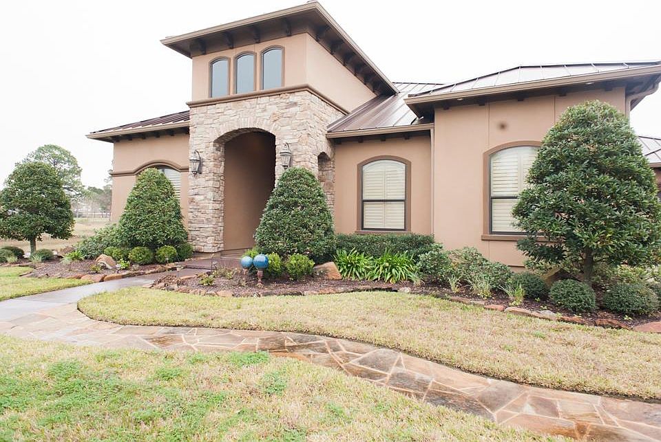 1st image of 2629 Country Club Dr