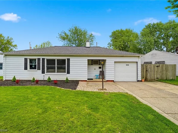 6545 Aylesworth Dr, Parma Heights, OH 44130