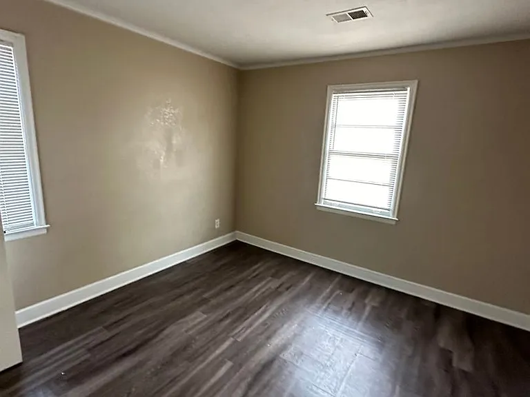 2045 Lamar Ave — Photo 12