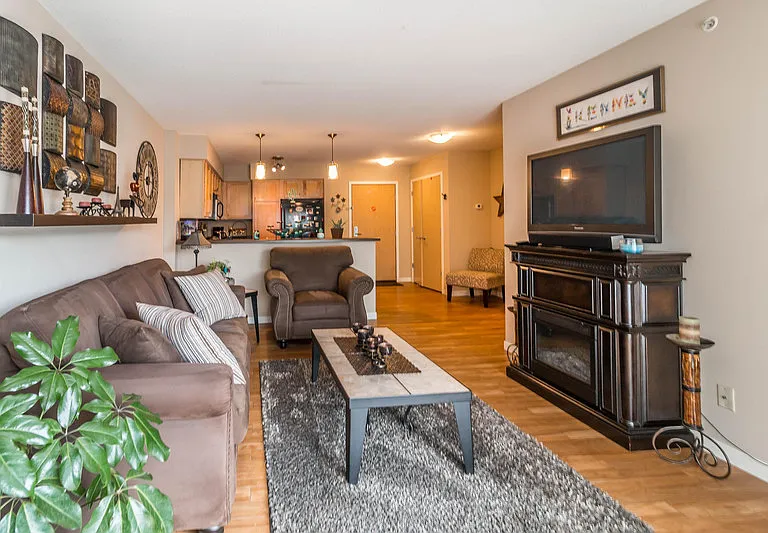 Vantage Flats Apartments — Photo 5