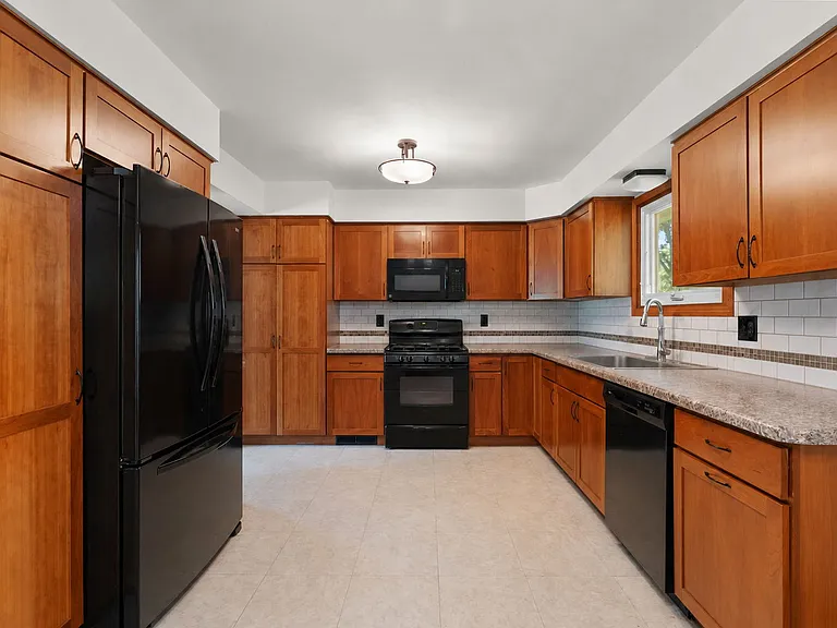 3622 Rolling Hill Dr — Photo 17