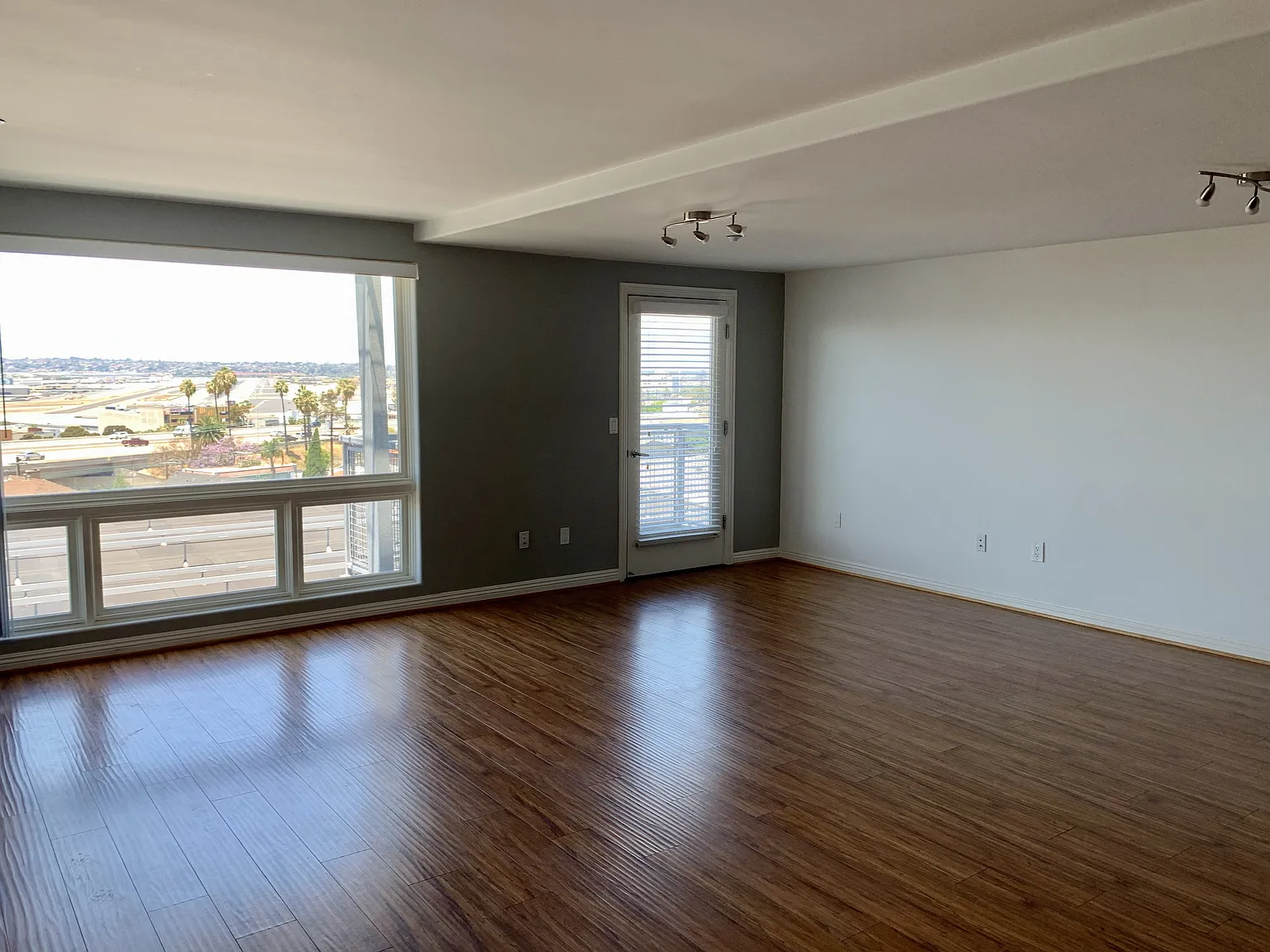 2 bed, 2.5 bath, 1600 sqft, $3,995 — Photo 2