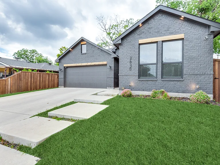 2830 S Marsalis Ave — Photo 3