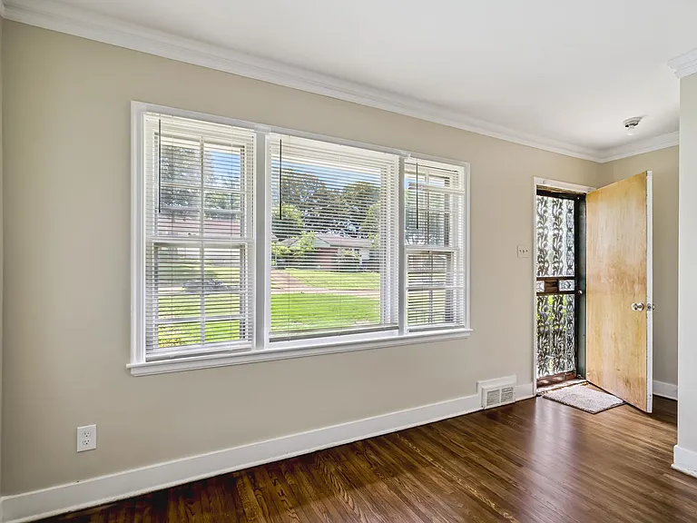 1311 Parkland Rd — Photo 4