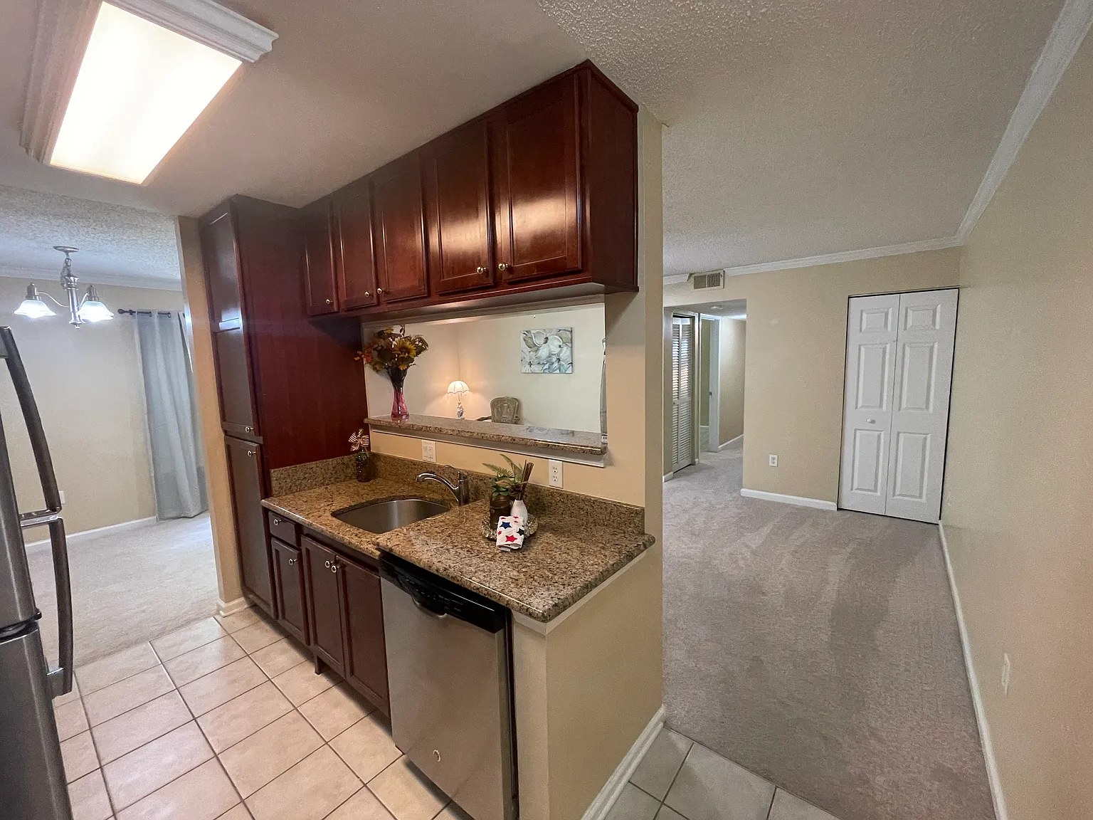 2 bed, 1.5 bath, 825 sqft, $1,900 — Photo 2