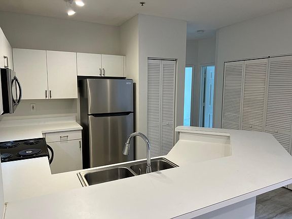 2nd image of 625 Fairway Dr APT 203
