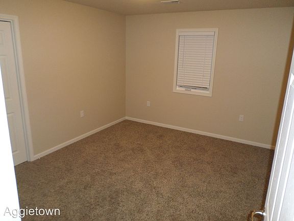 4th image of 420 Highland Grove Ct