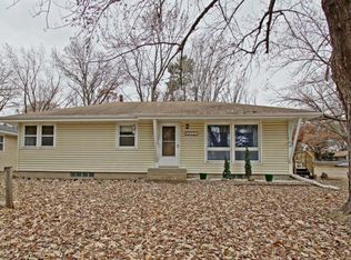 2832 Sherwood Rd, Mounds View, MN 55112