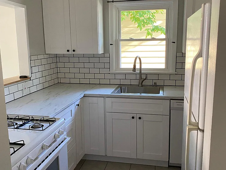 2528 Lincoln St NE — Photo 4
