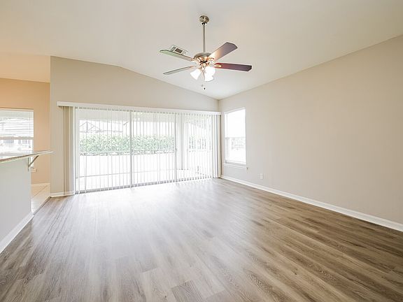 5th image of 9351 Middle Oak Dr