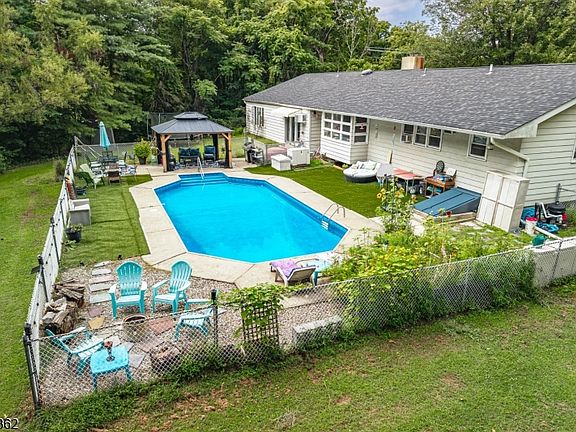 5th image of 84 Lake Wallkill Rd