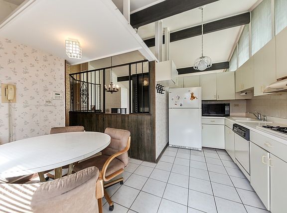 4th image of 619 Hyacinth Pl