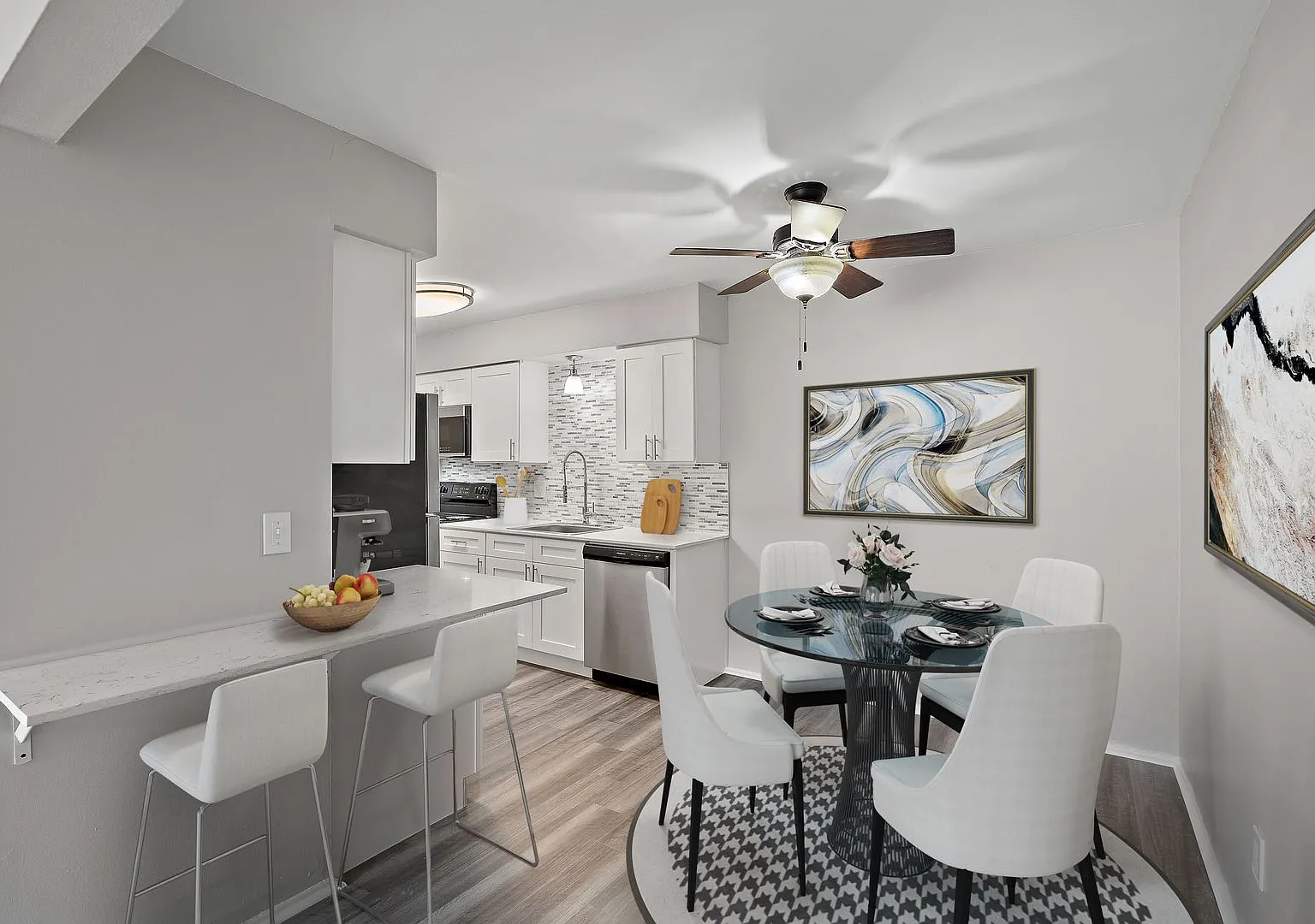 Hines Park Place Apartments — Photo 2