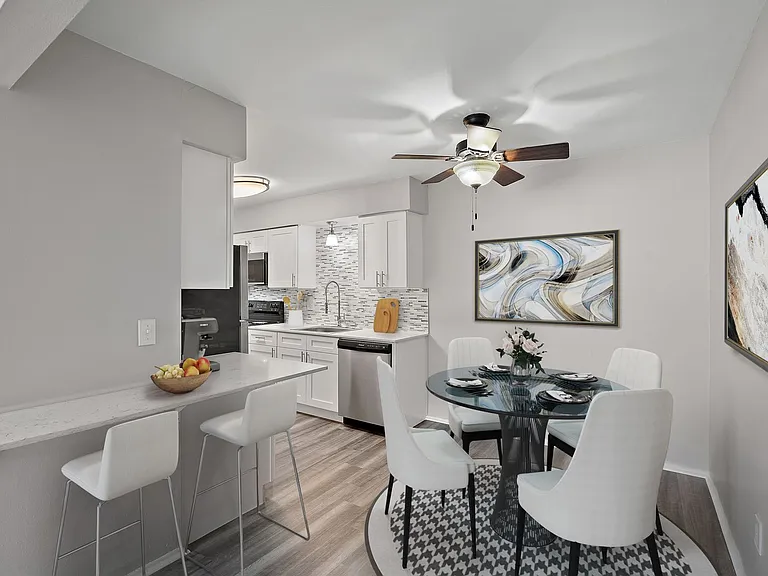 Hines Park Place Apartments — Photo 3