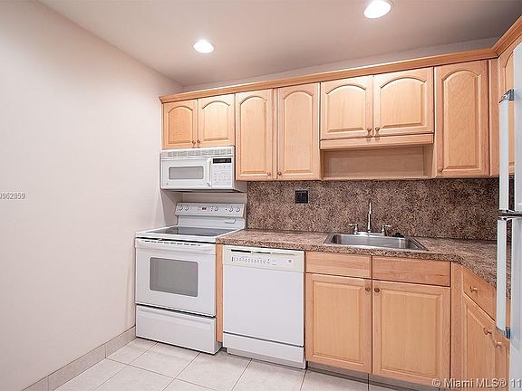 2nd image of 2620 NE 135th St APT 425