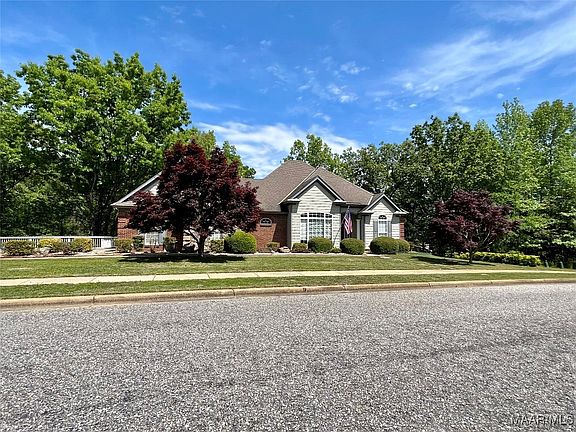 2nd image of 704 Emerald Dr