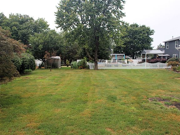 4th image of 34 Colonial Dr