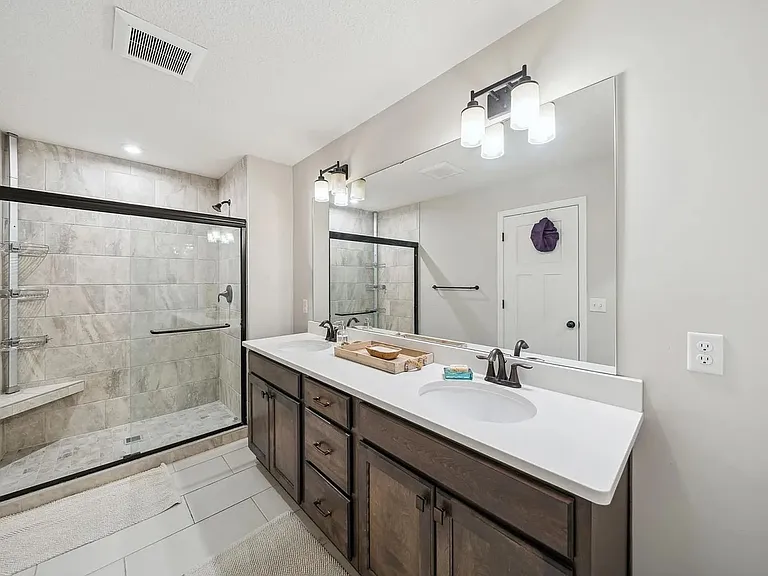 1859 Hinsdale Cir — Photo 14