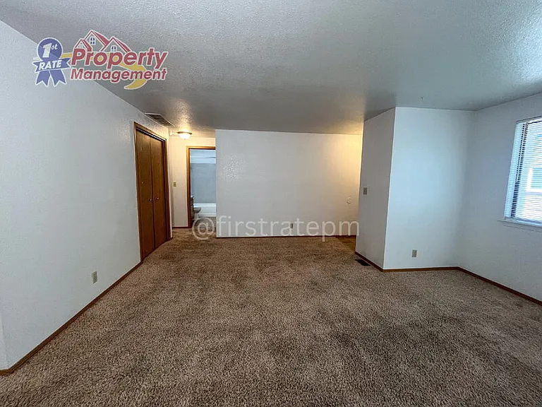 3219 Rose Hill St — Photo 9