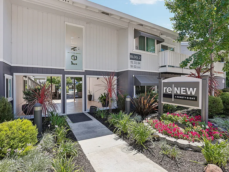 ReNew 4NinetyEight — Photo 18