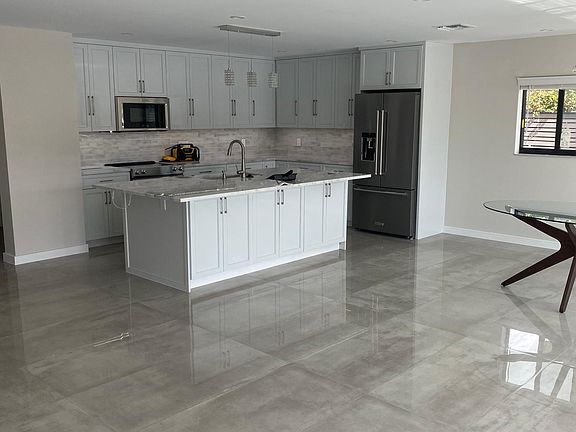 3rd image of 2300 NE 18th Ave #1