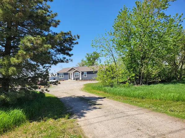 2725 N 39th Ave E, Newton, IA 50208