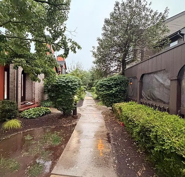 100 Riverbend Dr — Photo 3