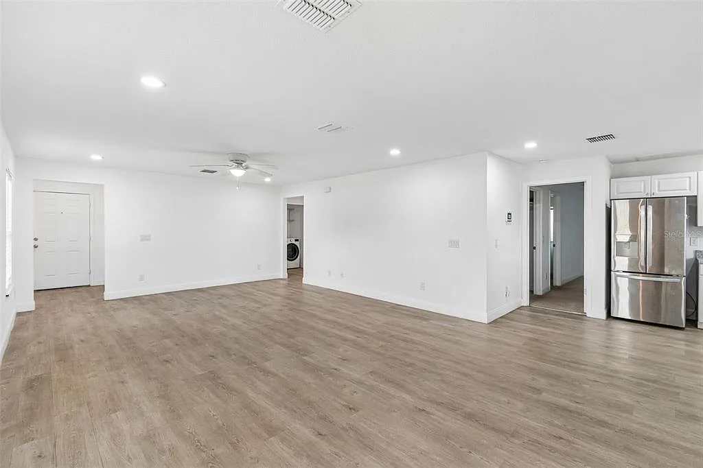 3 bed, 2.0 bath, 1395 sqft, $2,500 — Photo 4