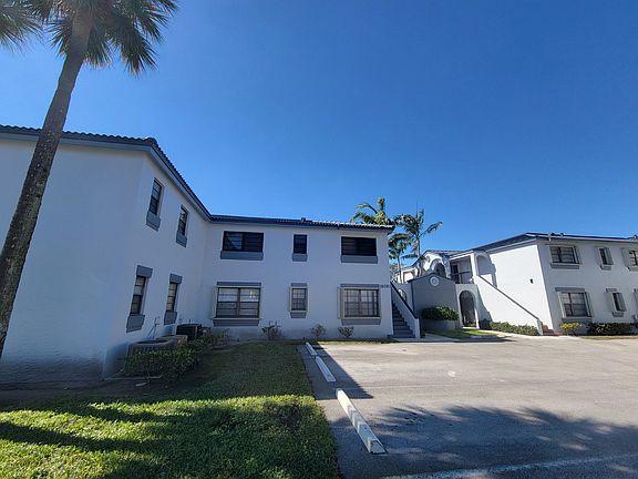 3rd image of 18280 Mediterranean Blvd #403