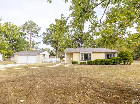 1205 W Madison St, Mascoutah, IL 62258