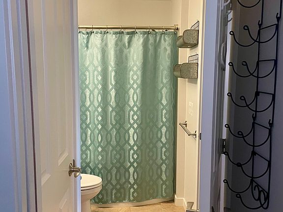 3rd image of 4395 Westshore Dr NE