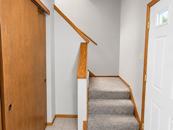 4th image of 570 Meadow Ct