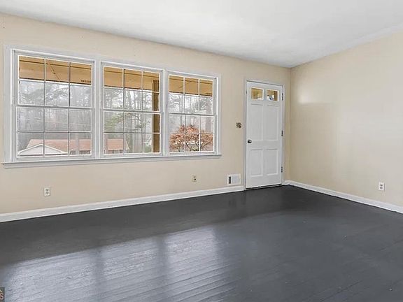 3rd image of 4334 Greenleaf Cir SW