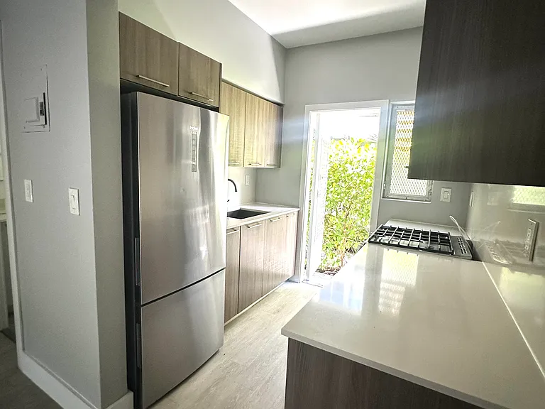 710 Meridian Ave #4 — Photo 2