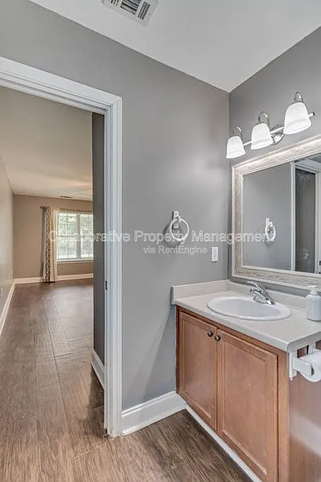 3 bed, 2.5 bath, 1350 sqft, $2,150 — Photo 3