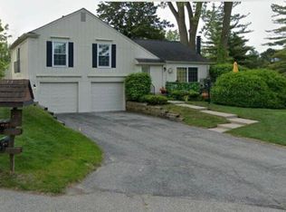 1212 Kings Cove Ct, Rochester, MI 48306