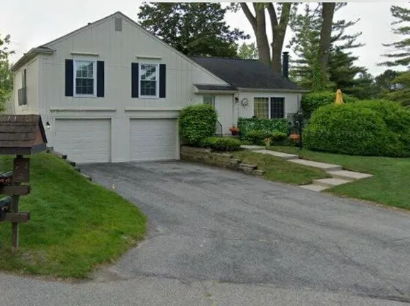 1212 Kings Cove Ct, Rochester, MI 48306