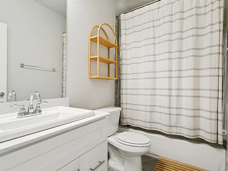 2209 Zenith Ave — Photo 20
