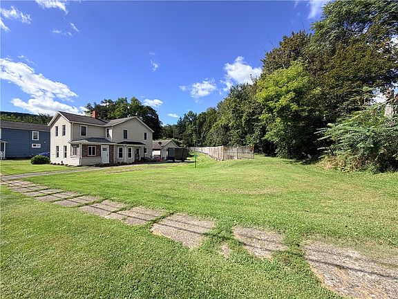 4th image of 179 Chestnut St