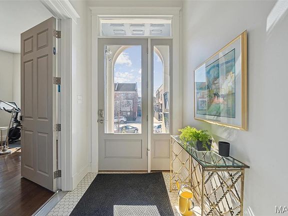 5th image of 4237 Laclede Ave #B