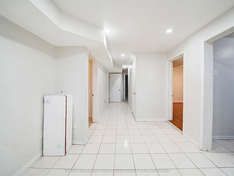5 Claresholme Dr — Photo 8