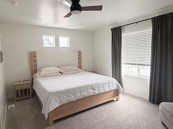 5th image of 38 E Stroll Ave