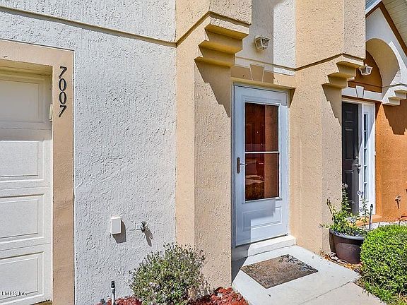 3rd image of 7007 Saint Ives Ct