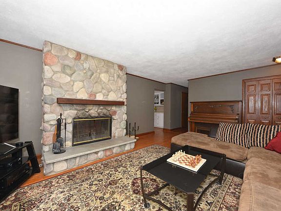 3rd image of 4637 W Fountain Ave