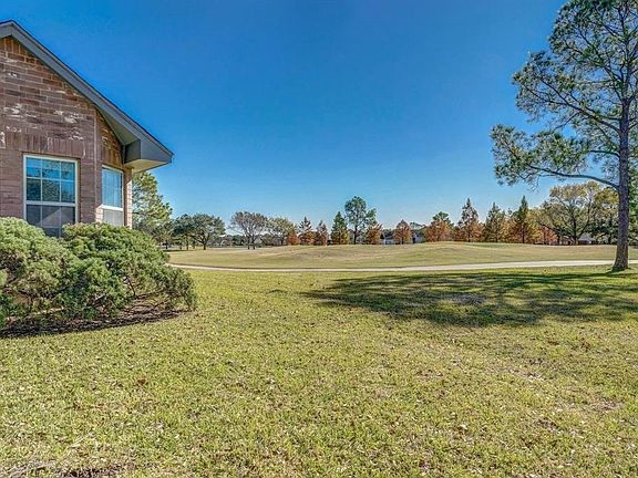 4th image of 619 E Larkspur Cir